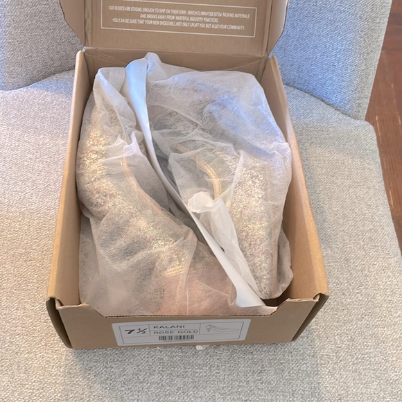 New! Rose gold glitter heels - Journee Collection - Picture 5 of 7